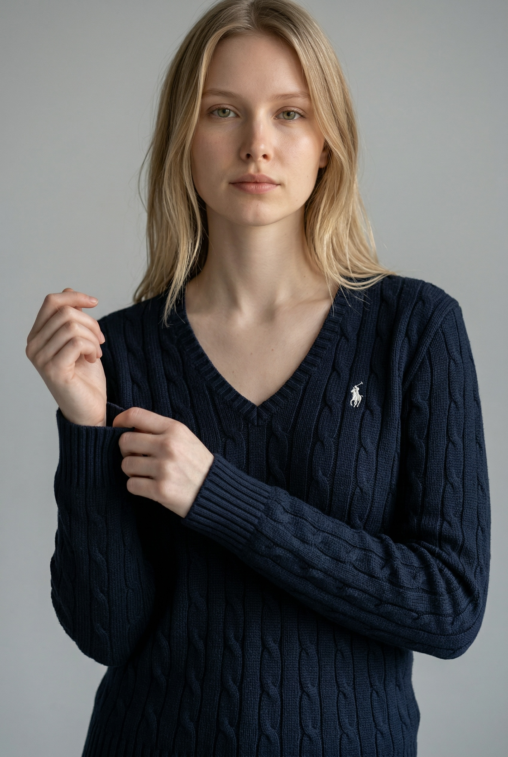 pull-torsade-en-coton-bleu-marine-col-v-ralph-lauren