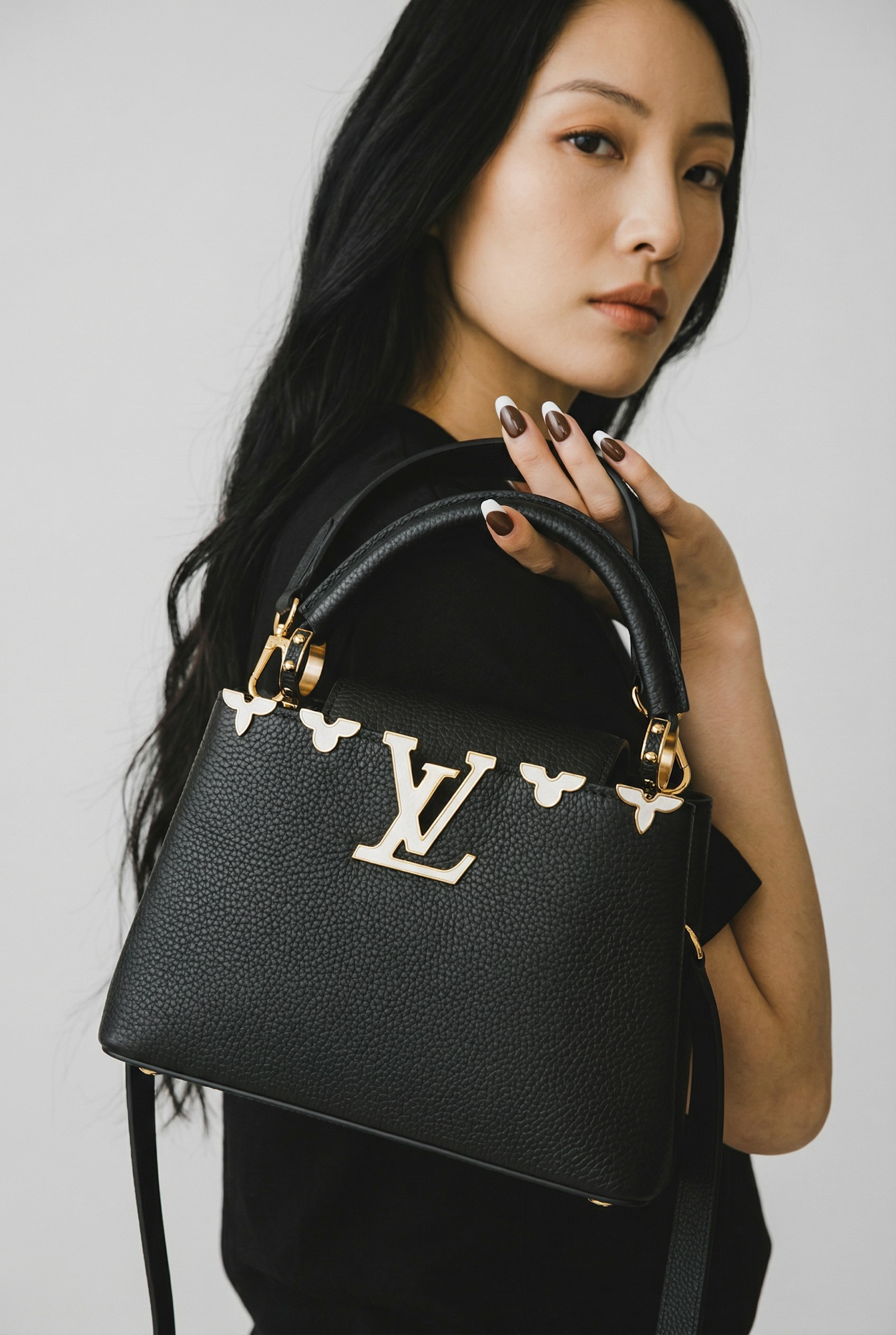 sac-capucine-noir-en-cuir-taurillon-louis-vuitton