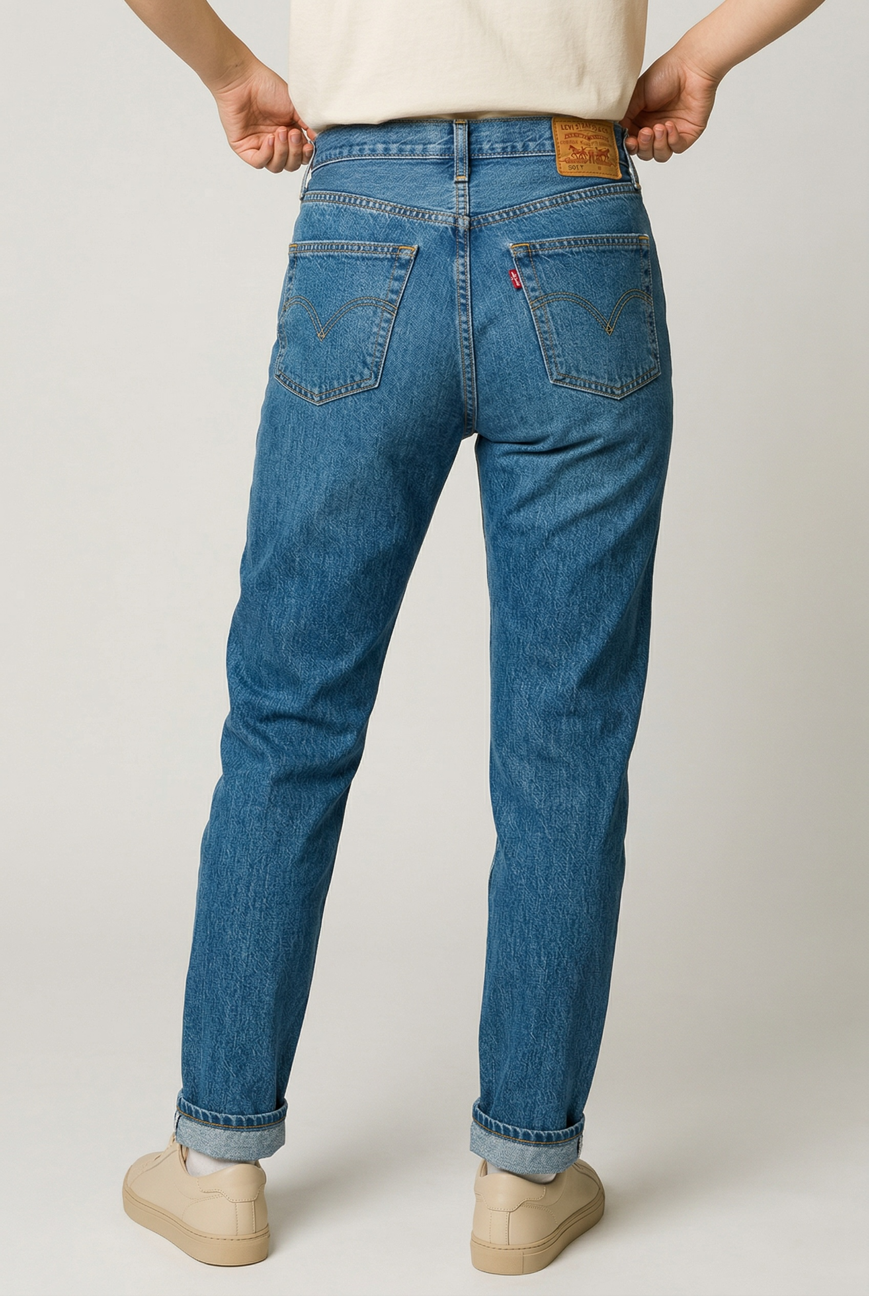 jean-levis-501-en-denim-bleu-coupe-droite-2