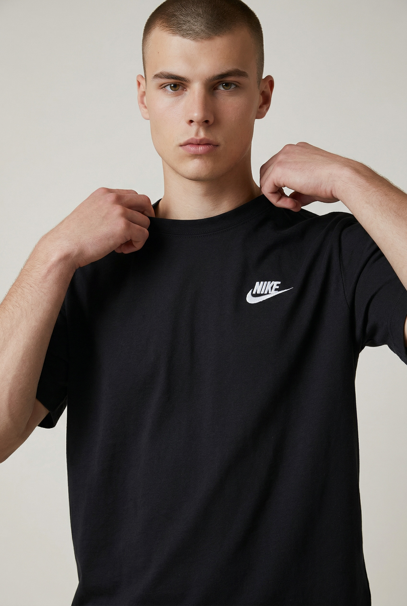 t-shirt-brode-en-coton-noir-nike